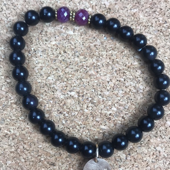 Ixchel stretch bracelet. - Picture 2 of 4